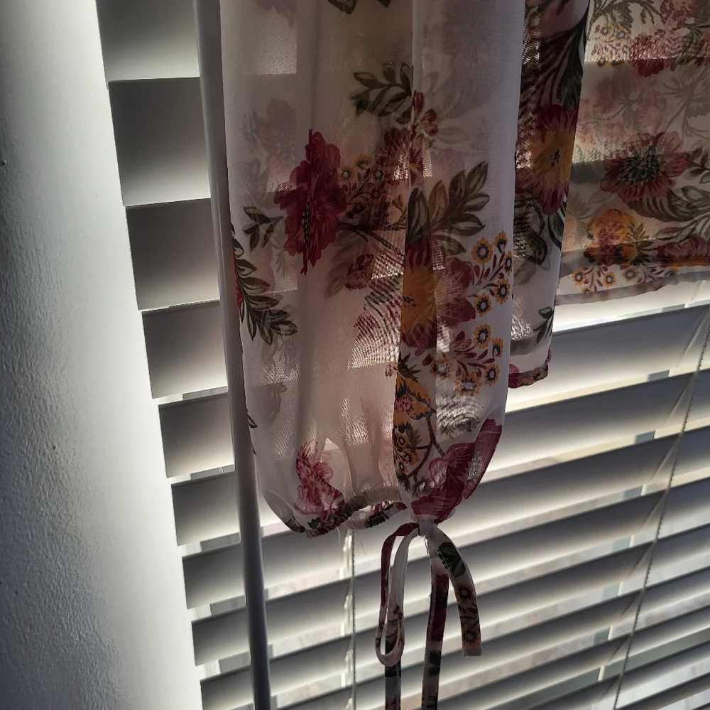 Pink Rose Ruffled Blouse - Picture 5 of 5